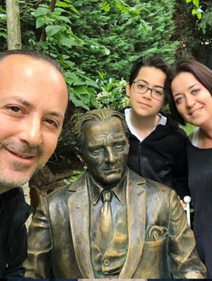 Cem Yılmaz'ın yeğenleri kocaman oldu! İşte Tan ve Tuna'nın son hali...