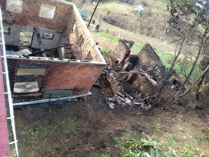 a Trabzon'da yaşlı adam yangının ortasında can verdi