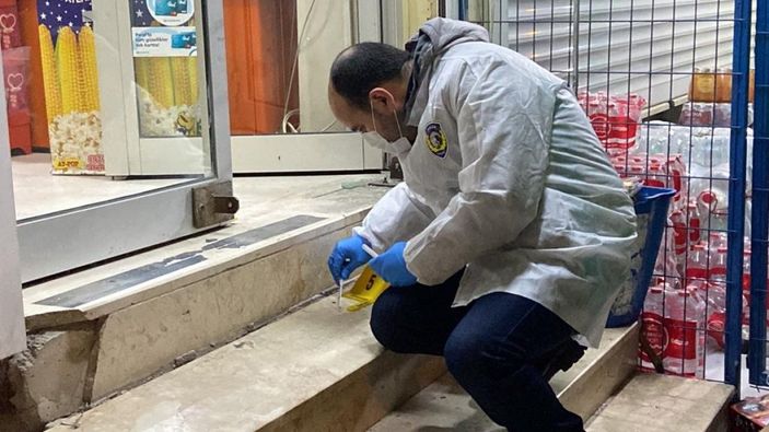 Esenyurt’ta kepenkleri indiren market sahibi olası bir saldırıyı önledi