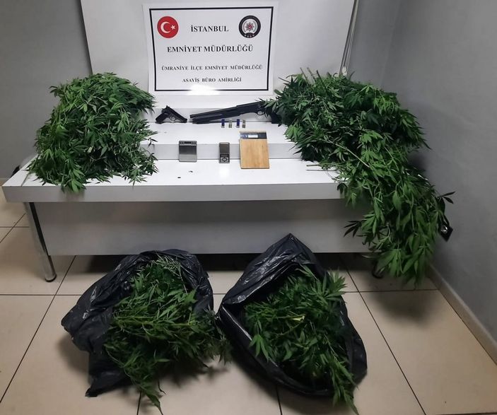 İ Ümraniye'de uyuşturucu serasına çevrilen eve operasyon