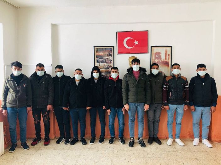 Van’da sahte pasaportlu 25 Afgan yakalandı