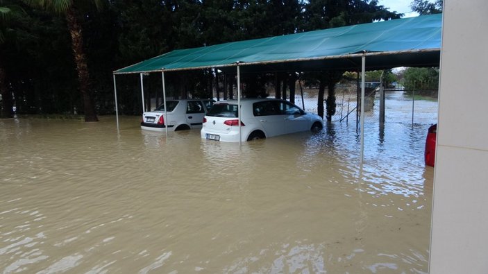 Manavgat'ta aşırı yağış: Kızılot Karpuz Çayı taştı