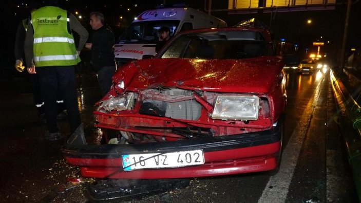 Bursa'da elektrik bakımı yapan işçilere otomobil çarptı: 6 yaralı