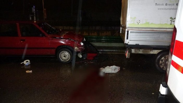 Bursa'da elektrik bakımı yapan işçilere otomobil çarptı: 6 yaralı