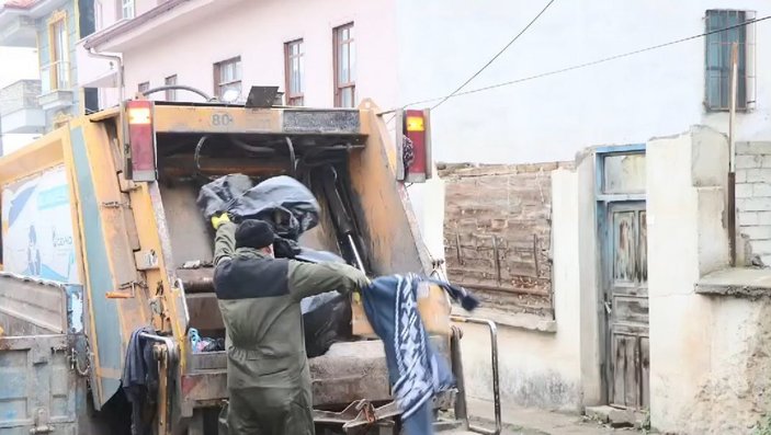 Sakarya’da evden 4 ton çöp çıkarıldı