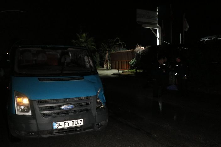 Adana'da panelvanın çarptığı yaya yaşamını yitirdi