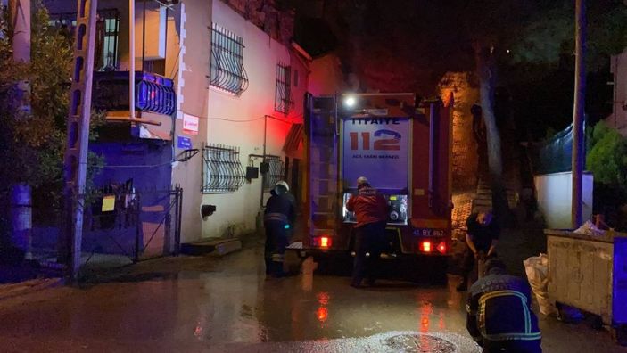 Kocaeli'de bir evde sigara yüzünden yangın çıktı