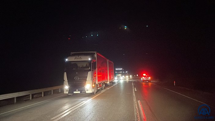 Edirne'de yan yatan römork trafiği aksattı