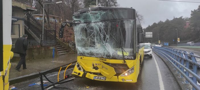 d Sarıyer'de İETT otobüsleri çarpıştı