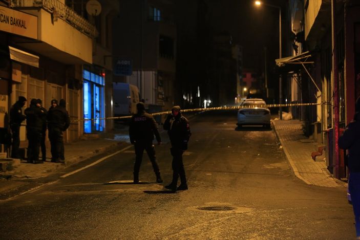 Kırklareli'nde çıkan fırtına çatıları uçurdu