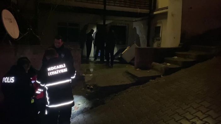 Kocaeli'de bir evde sigara yüzünden yangın çıktı