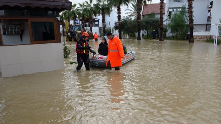 Manavgat'ta aşırı yağış: Kızılot Karpuz Çayı taştı