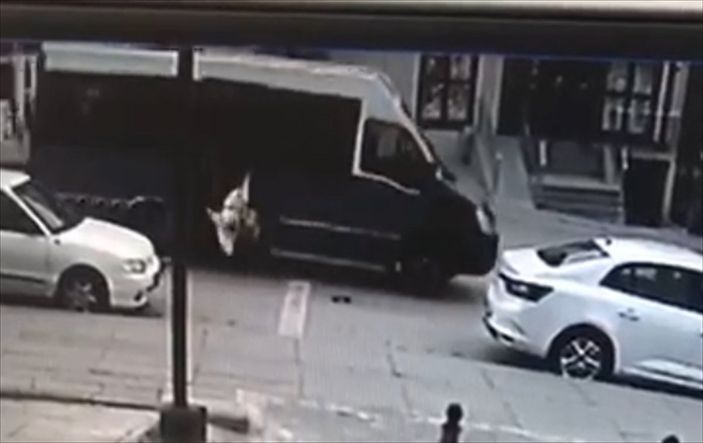 Ankara'da dolmuştan düşen öğrenci ağır yaralandı