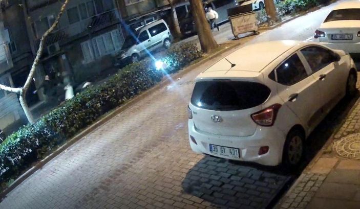 Manisa’da polisten kaçan motosikletliyi, tekme atıp düşürdü