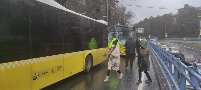 d Sarıyer'de İETT otobüsleri çarpıştı