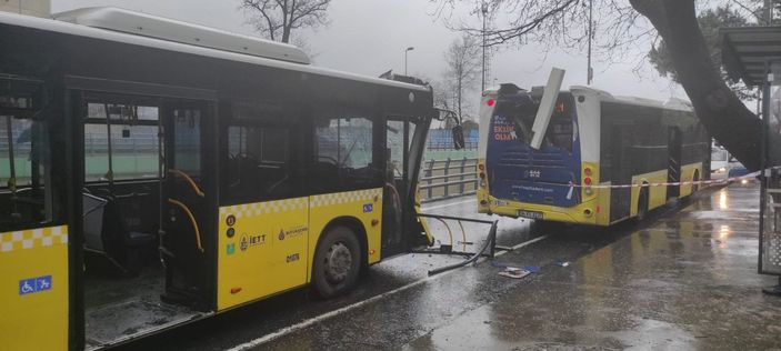 d Sarıyer'de İETT otobüsleri çarpıştı