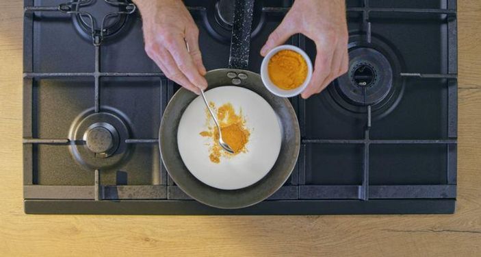 Yatmadan önce zerdeçallı süt içmek için 11 sebep