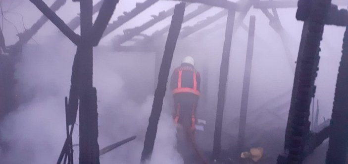 Tokat’ta çatısı yanan komşusuna yardım ederken akıma kapılıp öldü