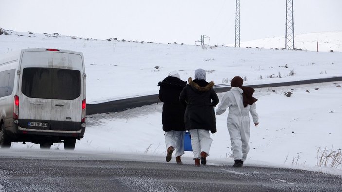 Ardahan'da sağlıkçıların kar, tipi ve fırtınalı aşı mesaisi