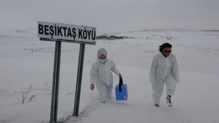 Ardahan'da sağlıkçıların kar, tipi ve fırtınalı aşı mesaisi