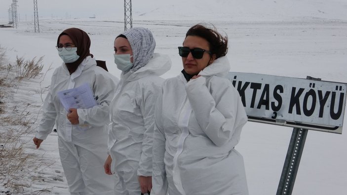 Ardahan'da sağlıkçıların kar, tipi ve fırtınalı aşı mesaisi