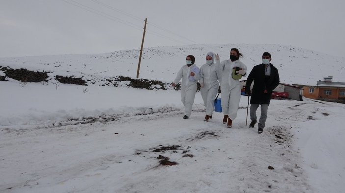 Ardahan'da sağlıkçıların kar, tipi ve fırtınalı aşı mesaisi