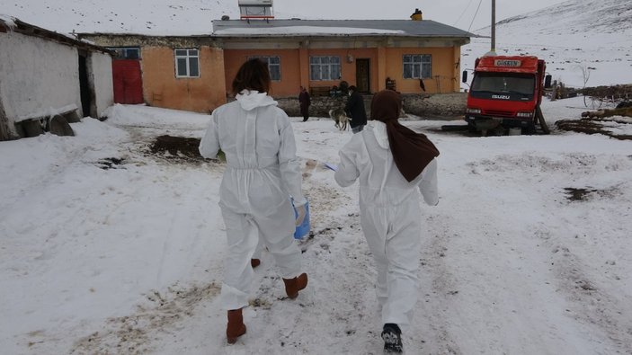 Ardahan'da sağlıkçıların kar, tipi ve fırtınalı aşı mesaisi