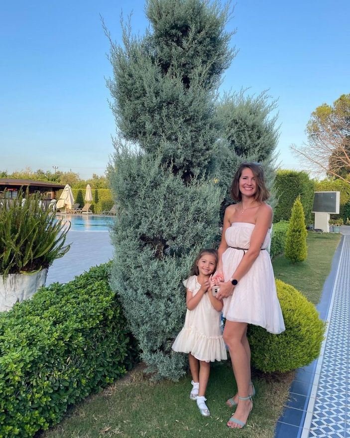 Bir Zamanlar Çukurova'nın Gaffur'u Bülent Polat'ın öğretmen eşine bakın! Güzelliğiyle büyülüyor