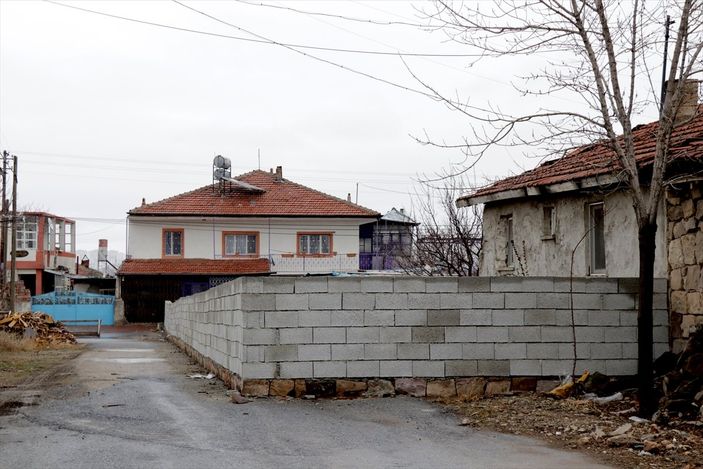 a Kayseri’de, arsasından geçen yolu kapatan adam: Belediye işi çözecek
