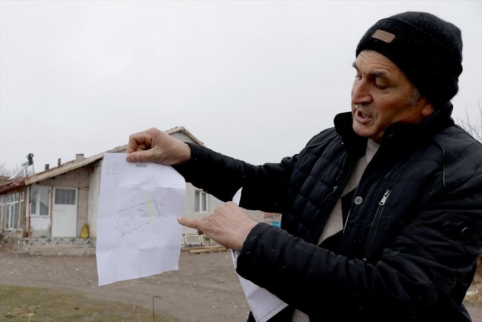 a Kayseri’de, arsasından geçen yolu kapatan adam: Belediye işi çözecek