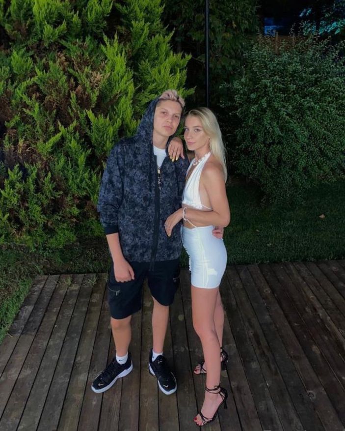 Ebrar Karakurt'un sevgilisi İmge'nin göğüs dekolteli pozu sosyal medyayı salladı! 'Öldürdün artık'