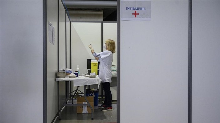 Fransa’da ‘aşı kartı’ yasa tasarısı kabul edildi