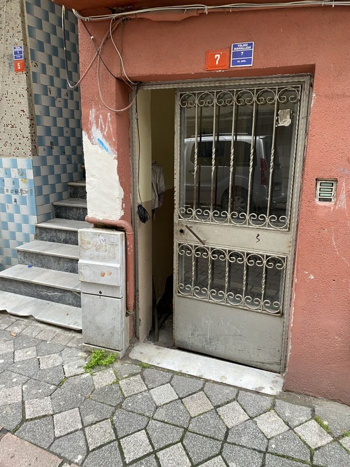 Zeytinburnu'nda kapı çalan hırsızlar kamerada