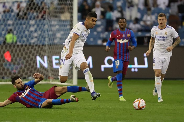 Real Madrid, Barcelona'yı uzatmalarda yenerek Süper Kupa'da finale yükseldi