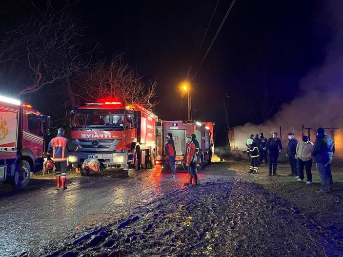 Sinop'ta ahşap ev küle döndü