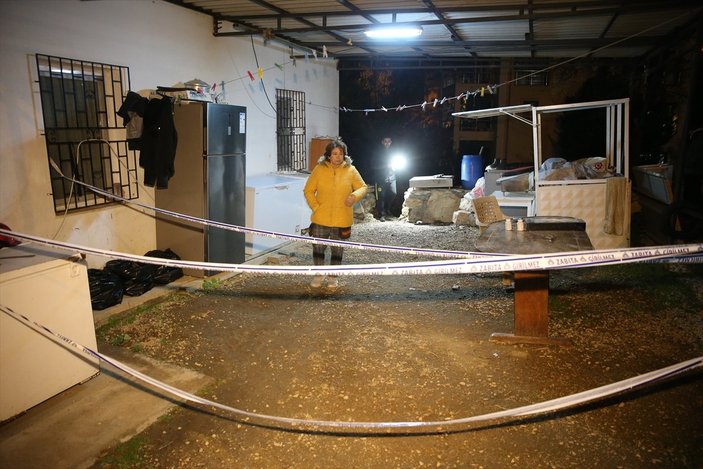 Bodrum'da çöken istinat duvarı sebebiyle iki ev tahliye edildi