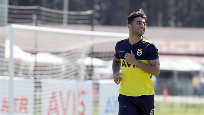 Fenerbahçe'de Allahyar haber bekliyor