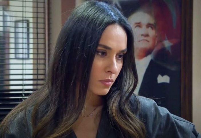 Arka Sokaklar'ın Avukat Başak'ı Perihan Ünlücan Instagram'da bambaşka! Cesur pozları baş döndürüyor