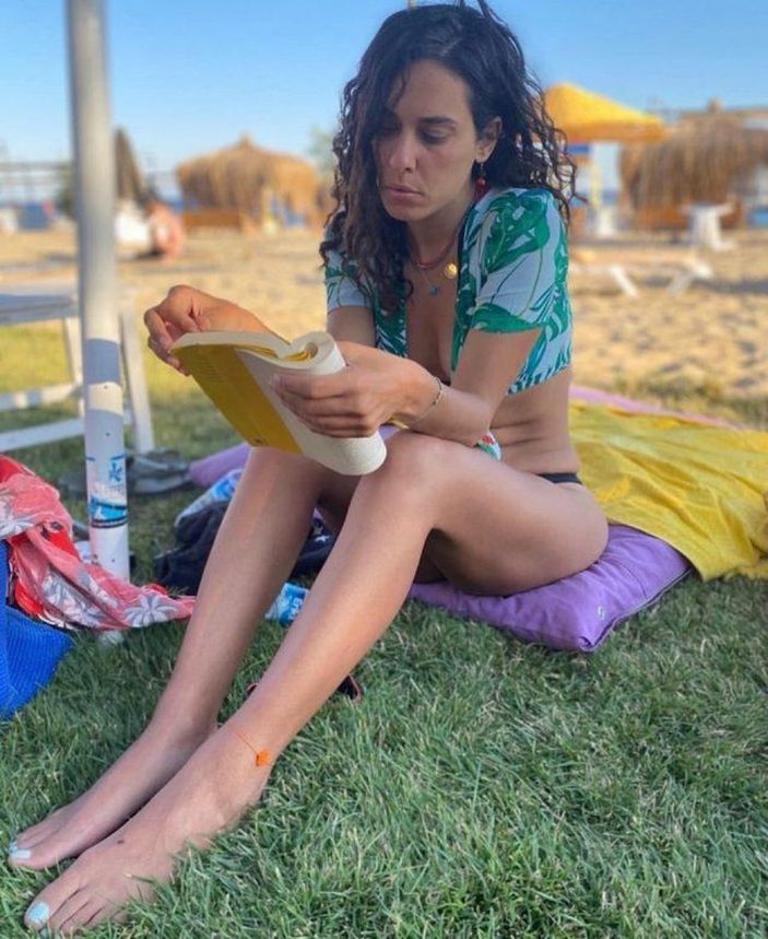 Arka Sokaklar'ın Avukat Başak'ı Perihan Ünlücan Instagram'da bambaşka! Cesur pozları baş döndürüyor