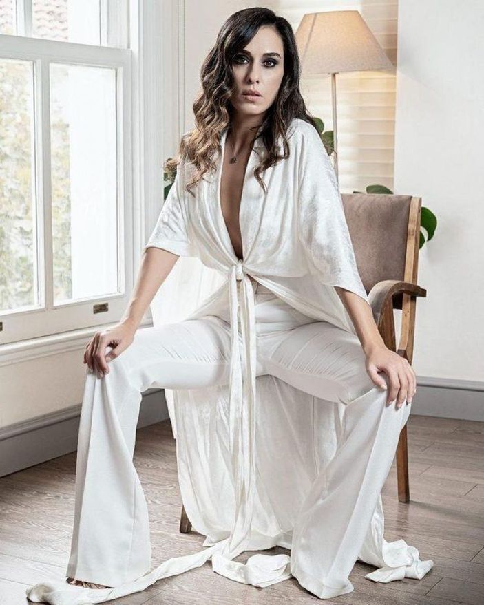 Arka Sokaklar'ın Avukat Başak'ı Perihan Ünlücan Instagram'da bambaşka! Cesur pozları baş döndürüyor