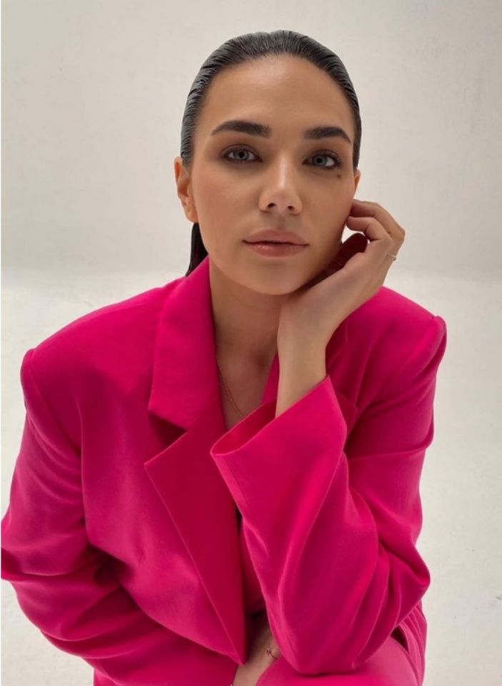 Buse Varol kendisinden bir tane daha doğurmuş! Kızı Eliz hık demiş burnundan düşmüş...