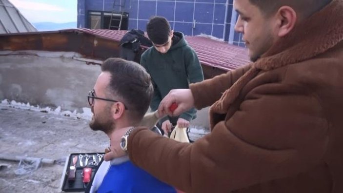 Kahramanmaraş'ta dünyanın en saçma binasına 'saç traşlı' veda
