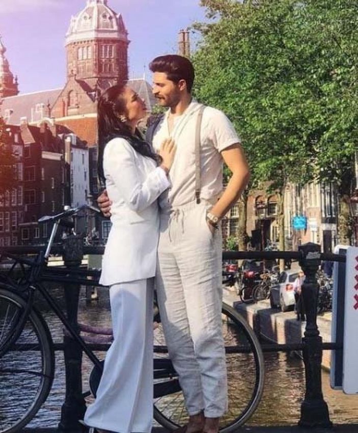 Burak Özçivit'e benzerliği olay olmuştu! MasterChef Burcu Önal eşiyle aşk dolu pozunu paylaştı