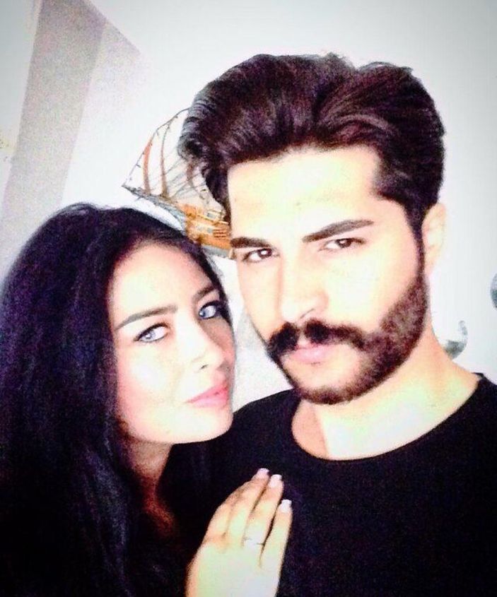 Burak Özçivit'e benzerliği olay olmuştu! MasterChef Burcu Önal eşiyle aşk dolu pozunu paylaştı