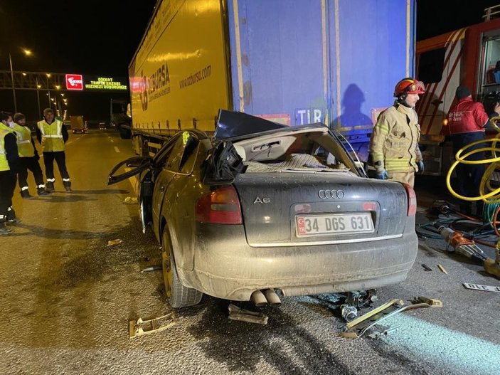Sancaktepe'de tır ile otomobil çarpıştı: 2 ağır yaralı