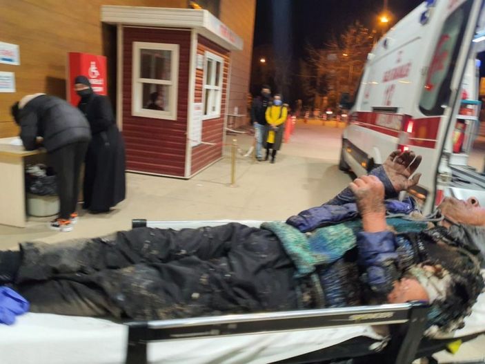 i Bursa'da alkollü adam kendi yaktığı ateşte yandı