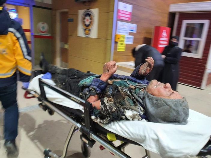 i Bursa'da alkollü adam kendi yaktığı ateşte yandı