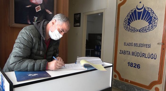 Elazığ'da foyası ortaya çıkan dilenciye, vatandaş para vermeye devam etti