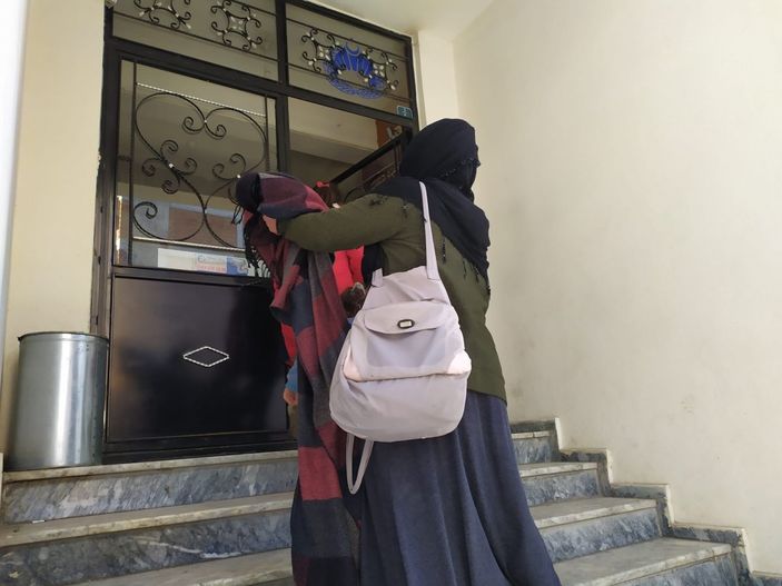 Elazığ'da foyası ortaya çıkan dilenciye, vatandaş para vermeye devam etti