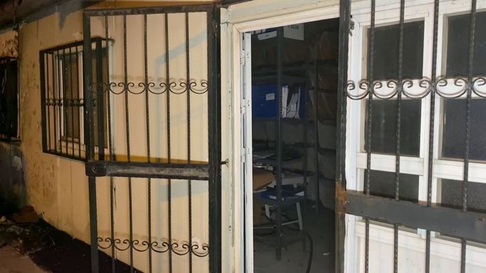 Pendik'te bir polis aracı alev aldı